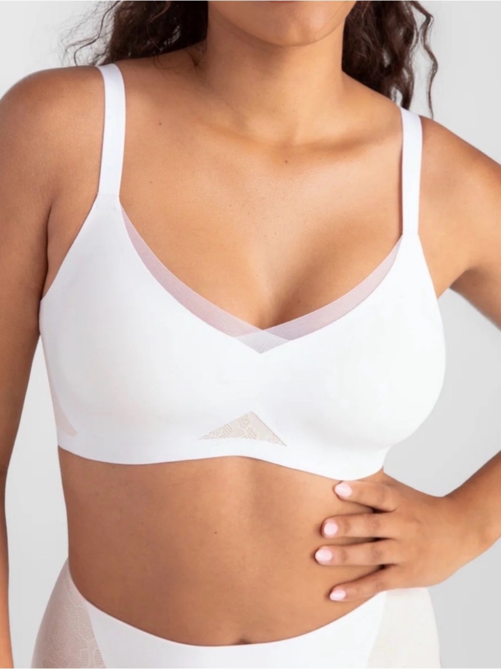 Honeylove Crossover Seamless White V-Neck Wireless Bra